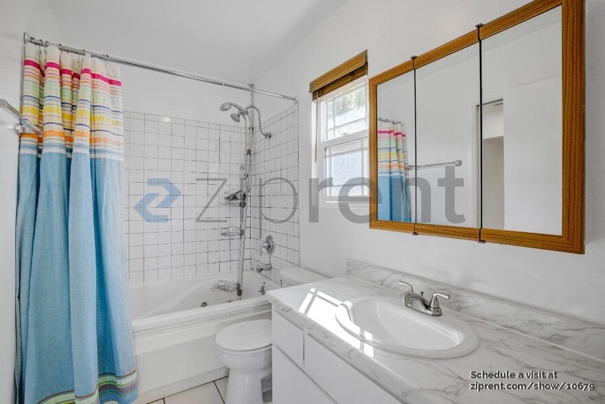 Building Photo - Unit