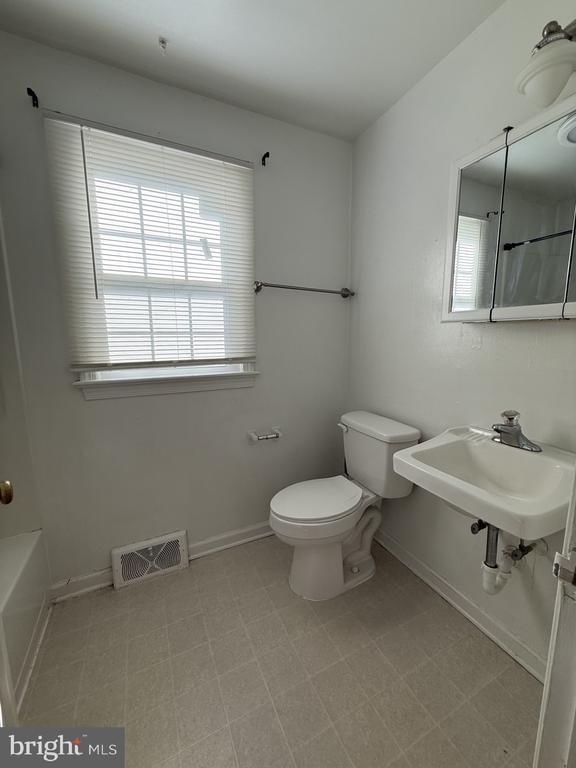 Building Photo - 12109 E Gate Ln