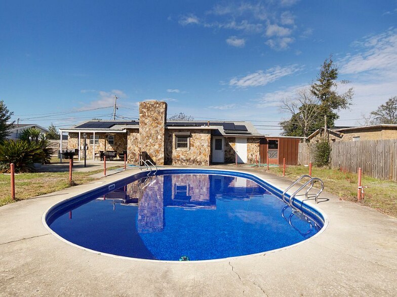 Primary Photo - 106 Moody Dr