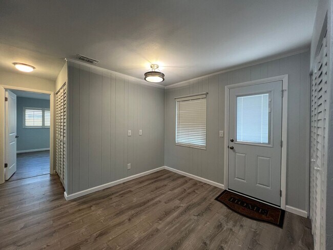 Building Photo - Fully Renovated 2 Bedroom 1.5 Bath Port Orange Home Available Now LEASING SPECIAL: HALF OFF 1 MON...