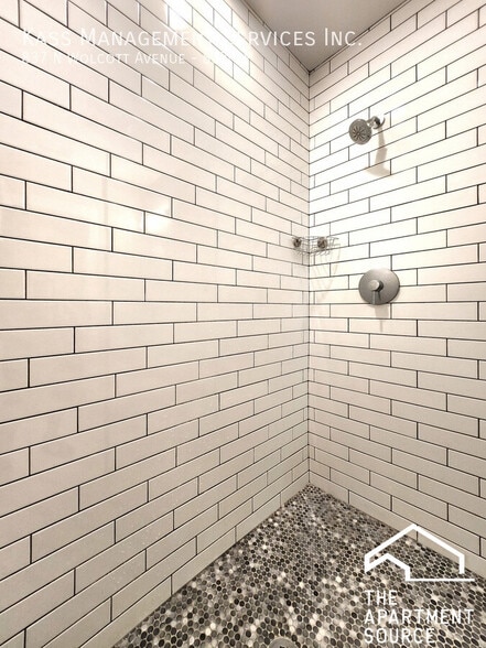 Building Photo - 843 N Wolcott Ave