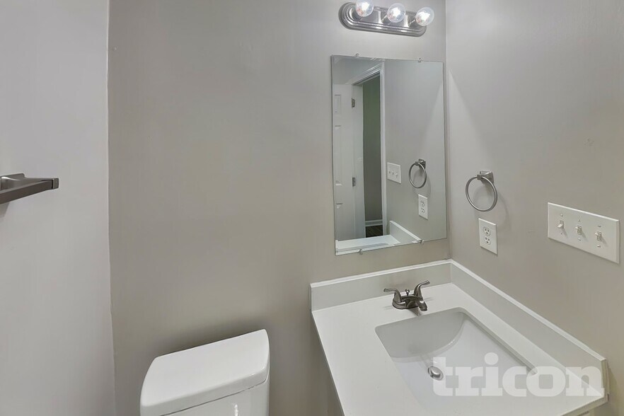 Building Photo - 10920 Faringford Ct