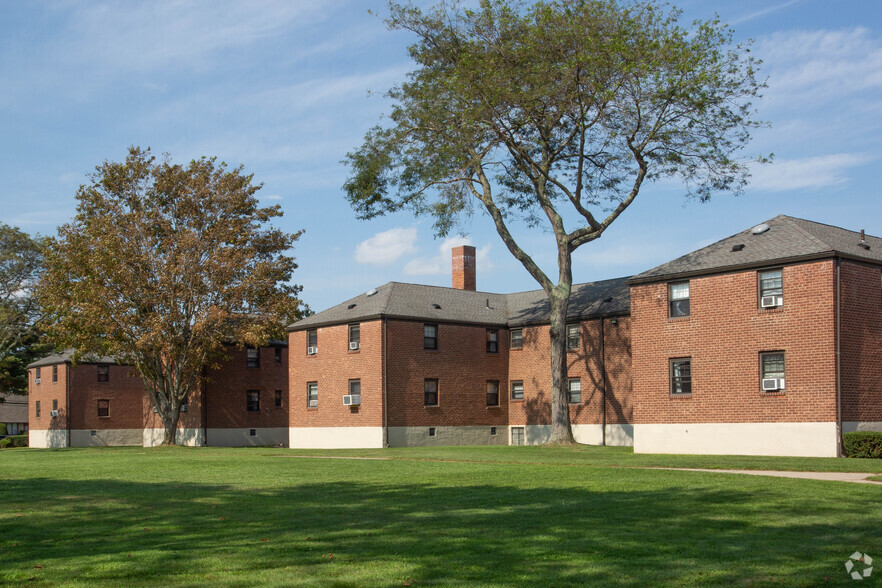 Building Photo - Bay Shore Manor