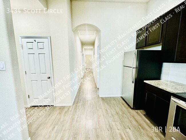 Building Photo - 3434 Scott Cir