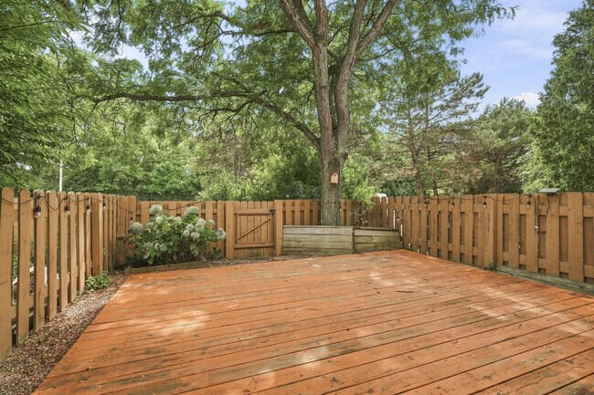 Building Photo - 5141 Buckingham Pl Dr