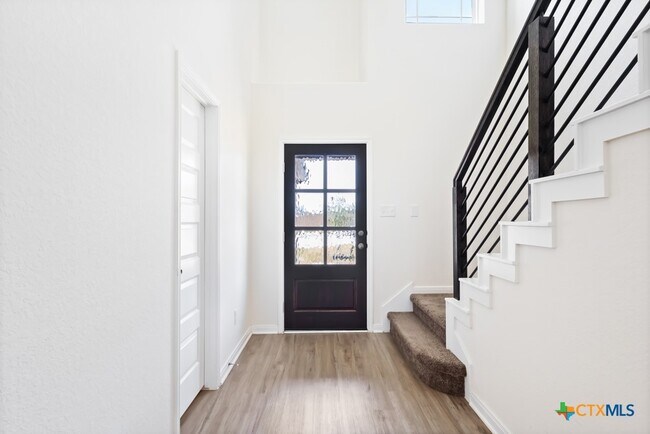 Building Photo - 11221 Hollinger Cir