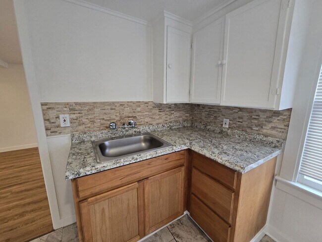 Building Photo - 173 E Everett Ave