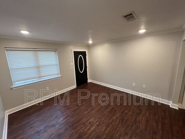 Building Photo - 41158 2nd Colonial St