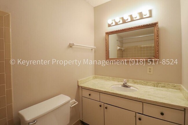 Building Photo - 6125 S Troost Ave