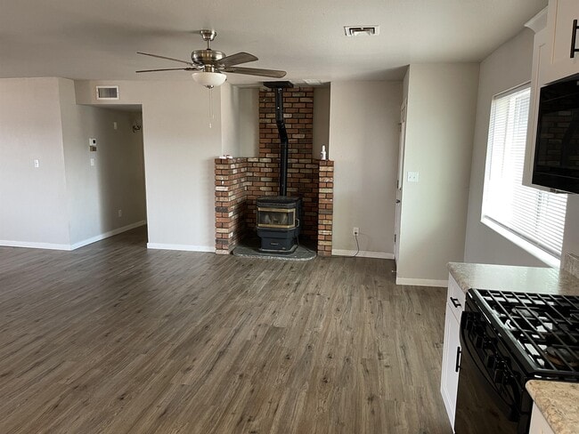 Building Photo - 537 W Juniper Dr