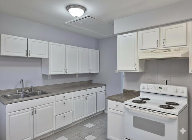 Building Photo - 3326 Delaware St