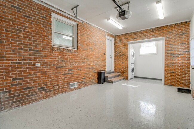 Building Photo - 7712 Burdell Dr