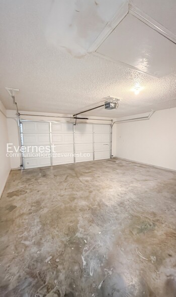 Building Photo - 2014 Cedarview Dr