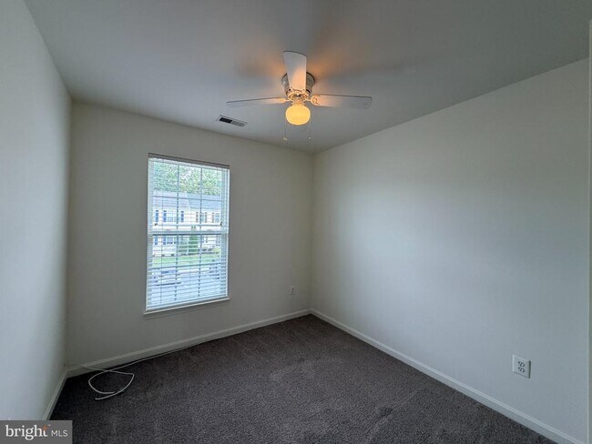 Building Photo - 125 Hidden Hill Cir