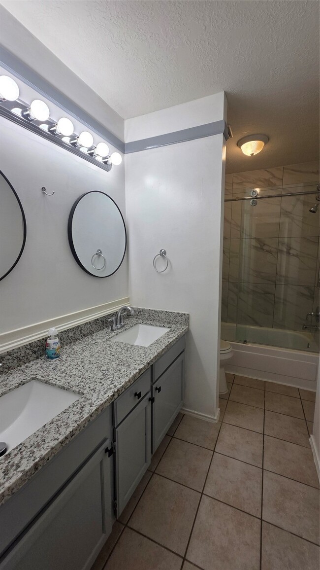 Building Photo - 16403 Salinas Ln