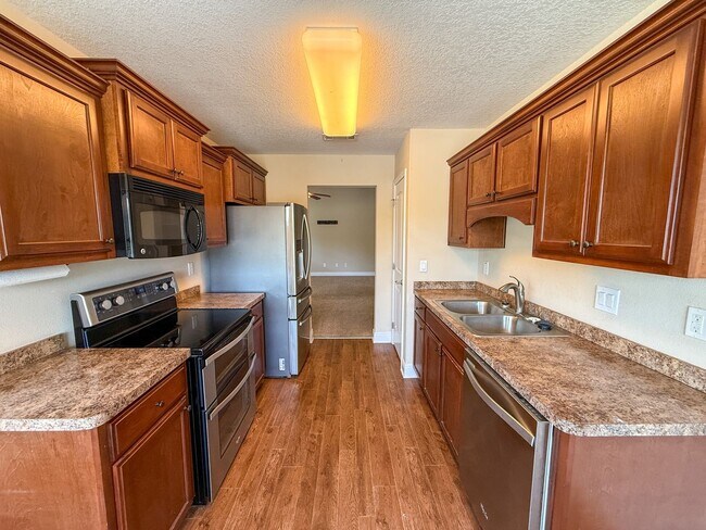 Building Photo - 3 Bedroom 2 Bath Home for Rent with Charmi...
