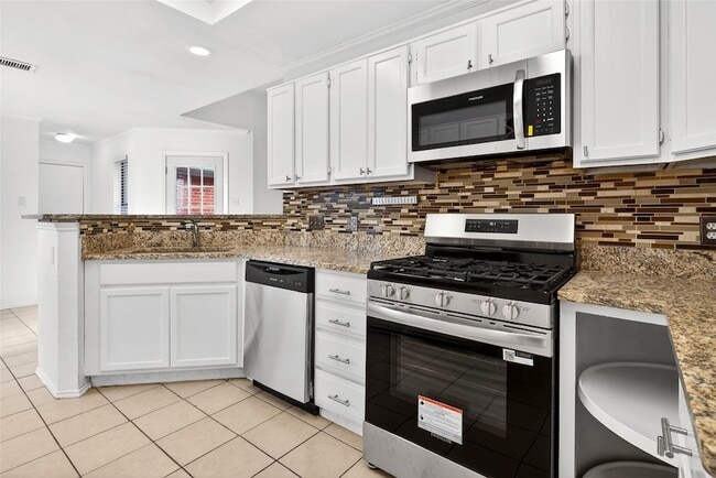 Building Photo - 1617 Briargrove Dr