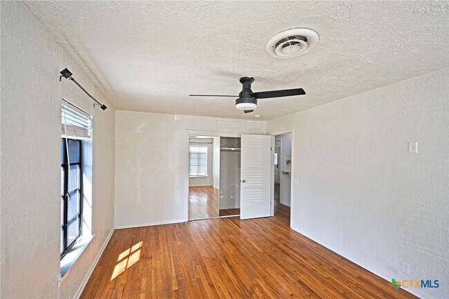 Building Photo - 268 E Mill St