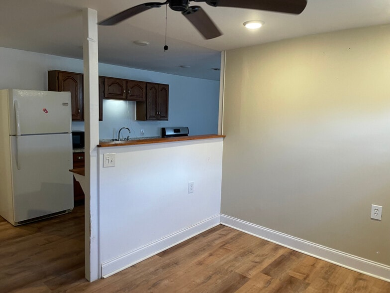 Building Photo - 723 W Light St