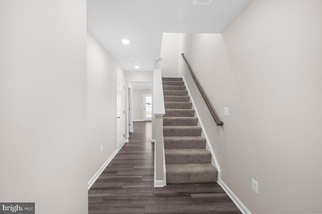 Building Photo - 569 Seeback Dr