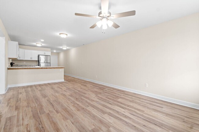 Building Photo - 2 Bedroom Apartment For Rent in Guthrie KY!