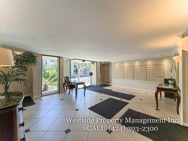 Building Photo - 11645 Montana Ave