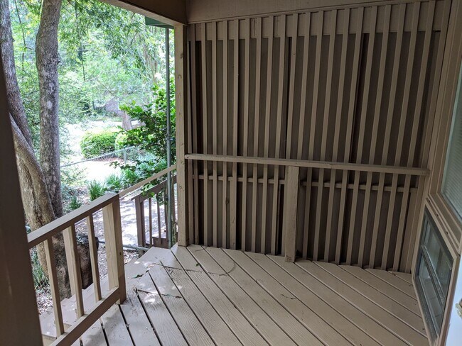 Building Photo - Belmont Trace Townhome-Available for Immed...