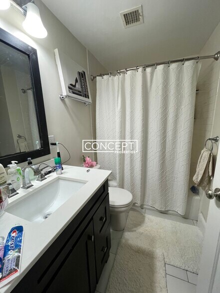 Building Photo - 658 Massachusetts Ave