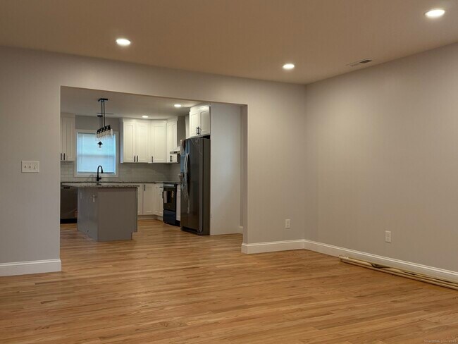 Building Photo - 755 Hart St