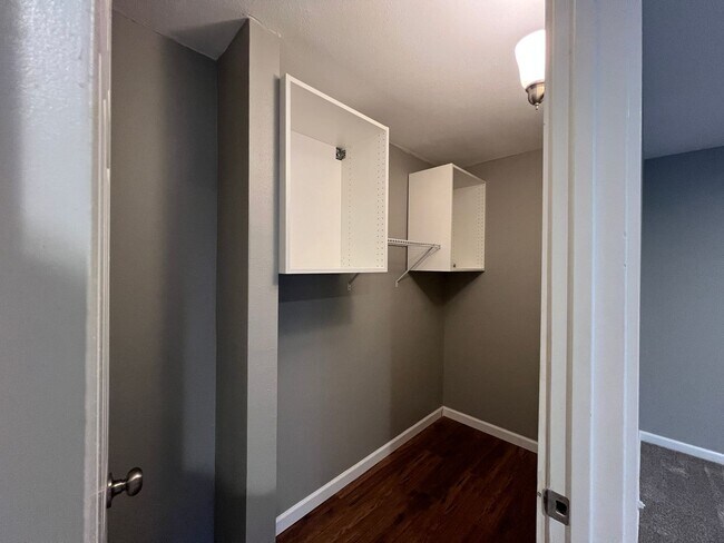 Building Photo - 3 Bedroom 2.5 Bath in Desirable Renton Fairwood Greens