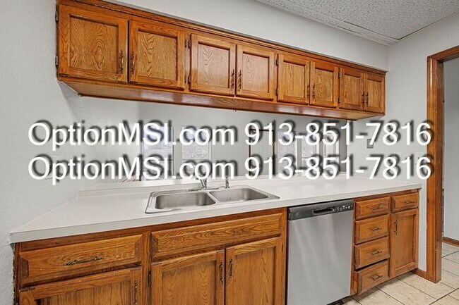 Building Photo - Charming & Spacious 2-Bed / 2-Bath Apartment in Gladstone