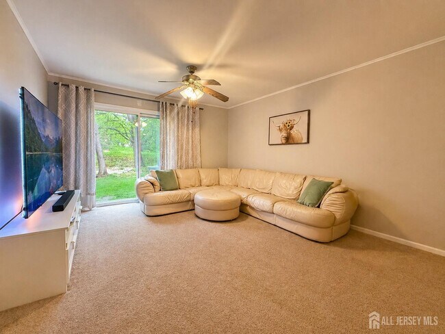 Building Photo - 161 Applegate Ln