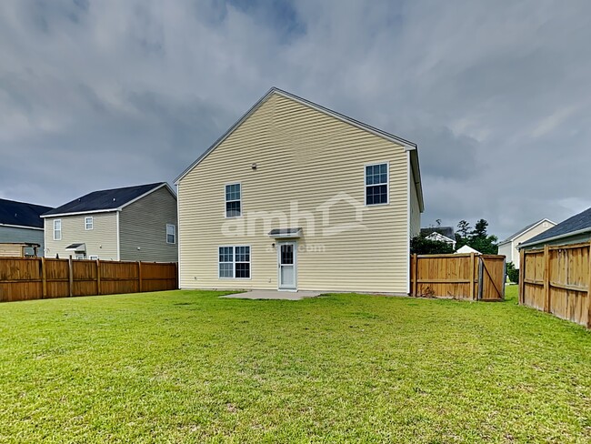 Building Photo - 401 Lakewind Dr