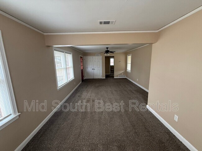 Building Photo - 1445 Catherine St