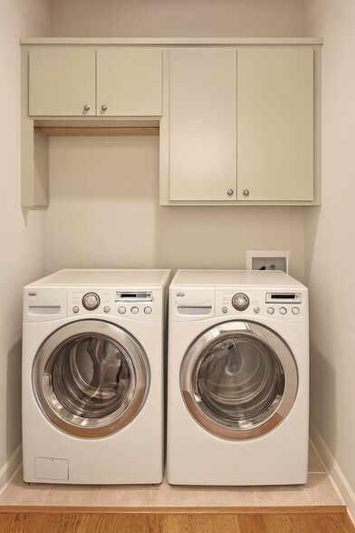 Building Photo - 5311 Lillian St