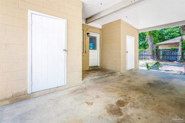 Building Photo - 22 Laurie Dr NE