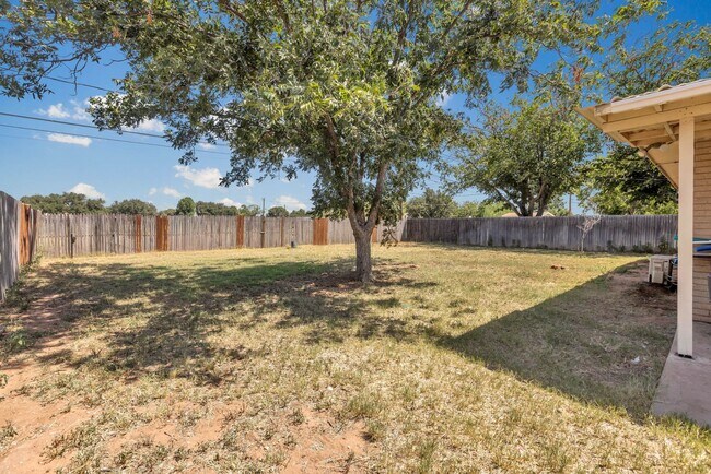 Building Photo - 6935 Amber Dr