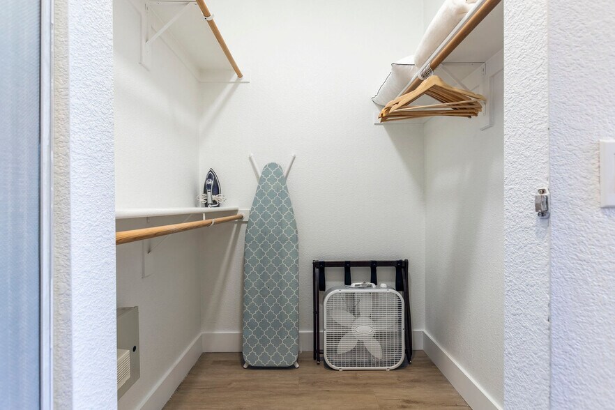 Building Photo - 15608 N 71st St