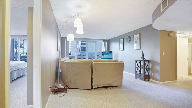 Building Photo - 4020 Galt Ocean Dr