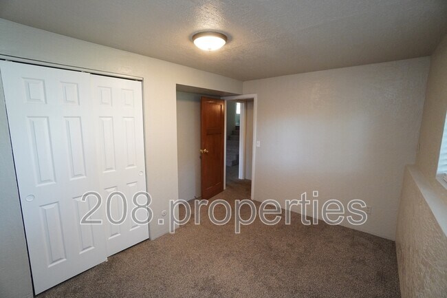Building Photo - 698 Berwick Dr