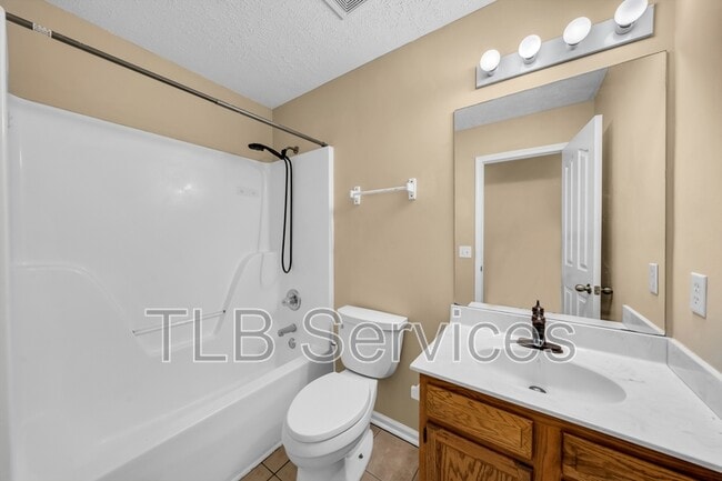Building Photo - 211 Fall Creek Dr