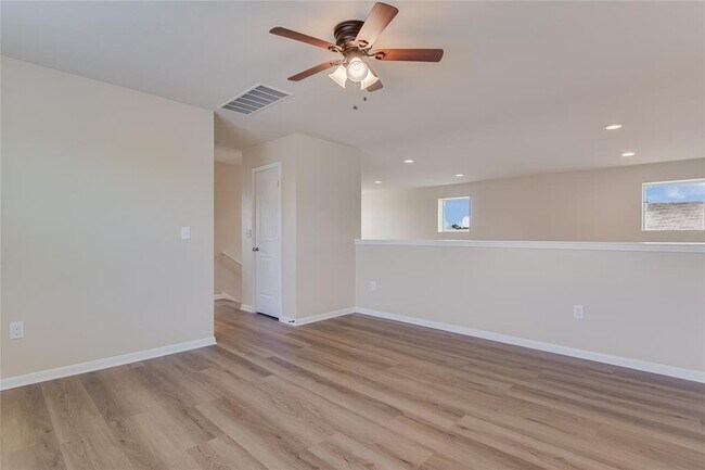 Building Photo - 604 Red Tails Dr