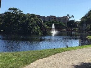 Building Photo - 750 Egret Cir