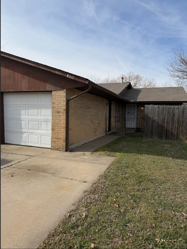 Building Photo - Charming 2 Bed, 1 Bath Home Near OCCC!