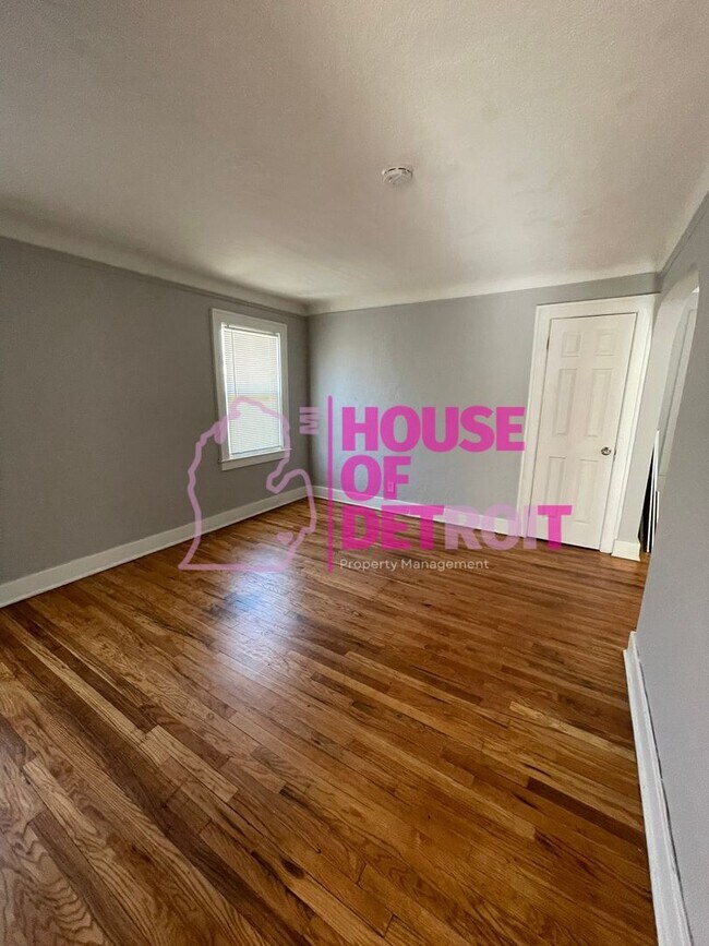 Building Photo - SECTION 8 ONLY | 4 BEDROOM | 3 BATH | FREE...