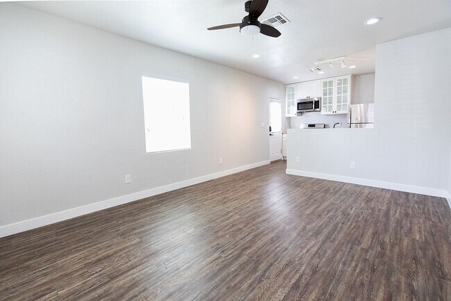 Building Photo - 1 Bed | 1 Bath -  Bungalow Style Unit