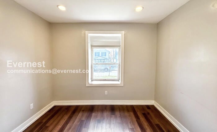 Building Photo - 1494 Manchester Ave