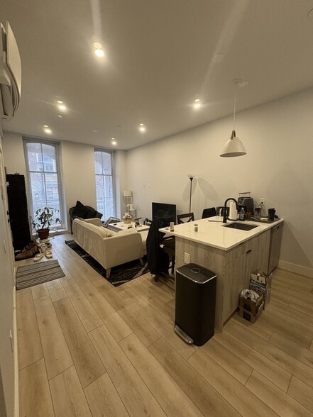 Building Photo - 3439 Lancaster Ave