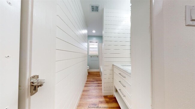 Building Photo - 2347 Cornell Dr