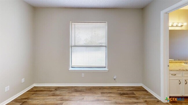 Building Photo - 1813 Sundown Dr